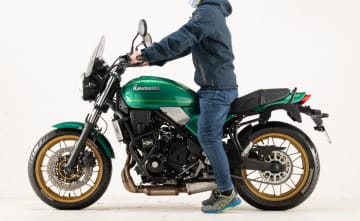 Z650RSにローダウンという選択肢　快適ライディングは足元から