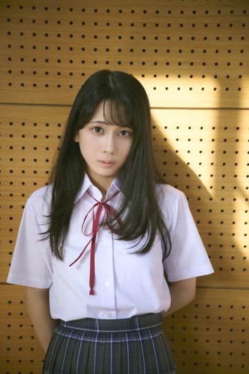 ラブライブ！声優・野中ここな、10代ラストの制服姿を披露　地元・長崎で撮影した1st写真集発売