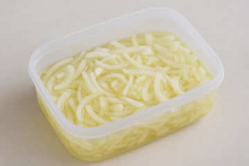 「酢玉ねぎ」が体にいいワケ。専門家に聞いた効果とは【痩せたい人・血圧が高めな人必見】