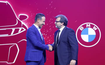 新型「iX3」に採用された「Snapdragon Ride Pilot」 クアルコムとBMWのリーダーが「IAAモビリティ2025」会場でトークセッション
