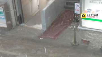 東京に記録的短時間大雨情報や緊急安全確保…台場は横殴りの雨で視界“真っ白”各地で道路冠水や雷鳴　「うお！」千葉・木更津で竜巻か