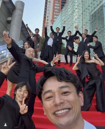映画『宝島』、もう傑作の予感しかしない。妻夫木聡が投稿した豪華キャスト自撮りの雰囲気が良すぎると話題沸騰！