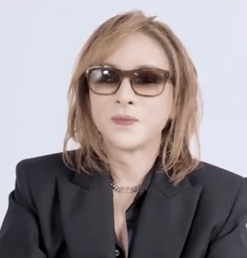 YOSHIKI「リハビリは、本当に、本当に辛い」パフォーマンスの壮絶な代償。3度の手術を経験し、伝えたいこととは
