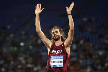 日本のゲリラ豪雨に陸上イタリア選手が衝撃　テント倒れる嵐に遭遇「オー！」