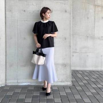 オフィスでも好印象！ インしないブラウスの着こなし術