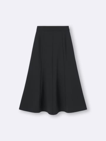 【GUの黒】！おしゃれスタッフは「フレアスカート」こう着る♡