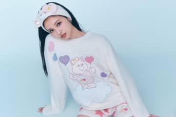 「ケアベア」×スナイデル ホーム、“ふわもこ”感触のルームウェアや顔付きスリッパ