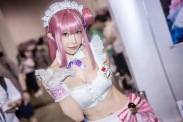【コスプレ】ナイスバディな美女が魅せる『NIKKE』ドロシー！美くびれ＆絶対領域の太ももから目が離せない【写真7枚】