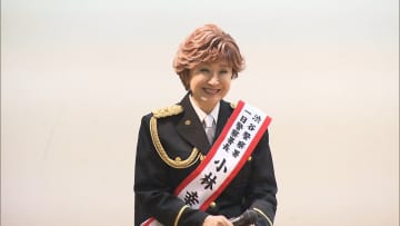 小林幸子さん渋谷署で一日署長に就任、参加者とクイズ形式で交通ルールを学ぶ
