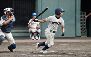 ＜高校野球＞埼玉大会、きょう東西南北の4地区で9試合　伊奈学園が4大会連続の県大会出場　獨協埼玉、大宮東、埼玉栄がコールド勝ち　雷雨の影響で5試合が継続試合、1試合が順延に