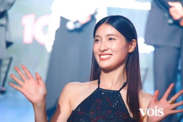 土屋太鳳、ホルターネックドレス姿で登場　「今際の――」シーズン３「やっとお届けできる」