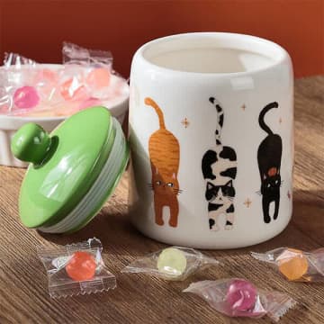 カルディ、黒ネコ・トラ猫・三毛猫いろんなネコが集まった「ハロウィンキャットキャニスター」発売