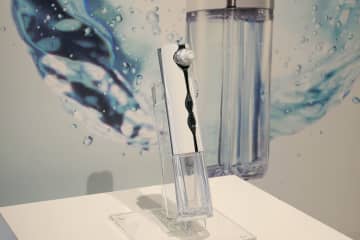 ReFa、ウルトラファインバブル毛穴洗浄機　水だけで角栓除去