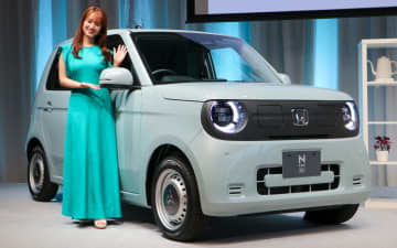 谷まりあさんがホンダの新型「N-ONE e:」から家電への給電を初体験 「簡単！ すごい！」と感動