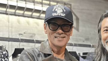 激ヤセで話題の元木大介、“シブすぎる”ジャケット姿で笑顔　「ご飯食べてくださいね」の声に「食べてますから」とアピール