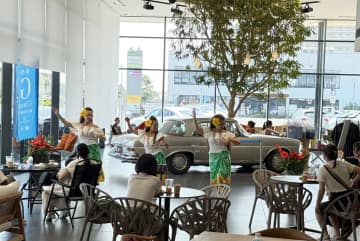 ハワイの風を感じる週末を。心地よいフラとカフェでひとやすみ――LAUMELIAのミニフラショー、9月も開催決定！【9月14日（日）・28日（日）】