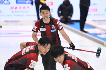 絶体絶命のコンサドーレが大逆転で初勝利！ 追い詰められ最終投でミラクルショット、王手のSC軽井沢クラブを下して勝負は第４戦へ【カーリング代表決定戦】