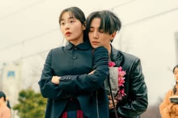 2PM・ジュノ、共演女優と“胸キュン”スキンシップ!?新ドラマ『テプン商事』スチールカット公開
