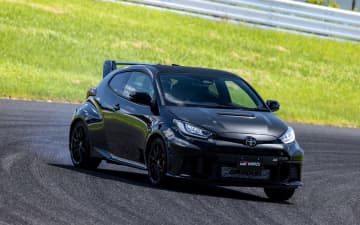 「25式」になった進化型GRヤリスと「エアロパフォーマンスパッケージ」装着車を袖ケ浦で試乗