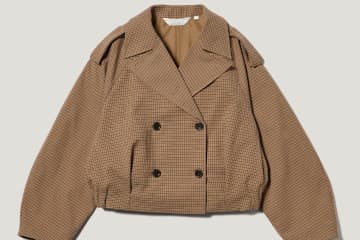 GU×ロク、“後ろギャザー”のショートトレンチコートやノルディック柄のペプラムニット