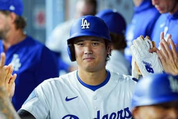 大谷翔平の背後で…「脳みそバグる」　一塁側カメラが捉えた瞬間「やはり！」