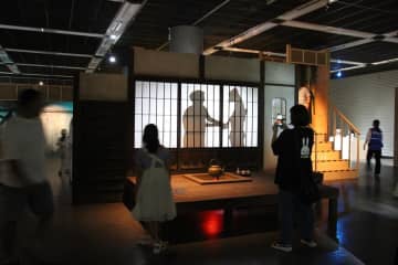 「ホラーにふれる展 -映画美術の世界-」東京ソラマチで、“見て触れる”ホラー映画の体験型展示