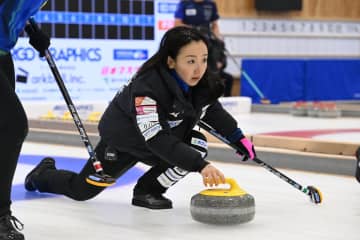 大混戦、ロコ・ソラーレが２連勝からの２連敗… フォルティウス、吉村紗也香が痺れるラストショット決めて初白星【カーリング代表決定戦】
