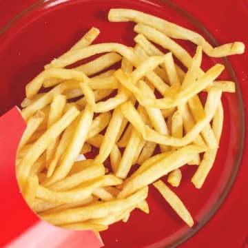 【しなしなのポテト捨てないで！】「こんなに簡単にカリカリになるの？」「もっと早く知りたかったよ♪」しなしなポテトを復活させる感動の裏ワザ