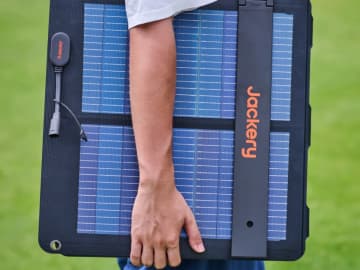 Jackery、世界最軽量クラスの四つ折りソーラーパネル