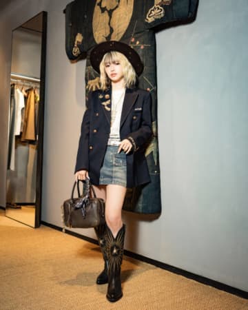 山本舞香はすらり美脚のミニスカSHOT披露！「HAUS Tokyo」オープン記念イベントに豪華ゲストが来場