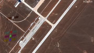 スターリンク衛星、中国の空軍基地の上空を飛行–他社の衛星画像に写り込む