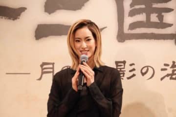 柚香光、宝塚退団後、初のグランドミュージカルに意気込み 「敬意を持って誠実に向かっていきたい」