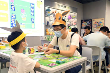ポケモンカードゲームの公認店、北京でオープン