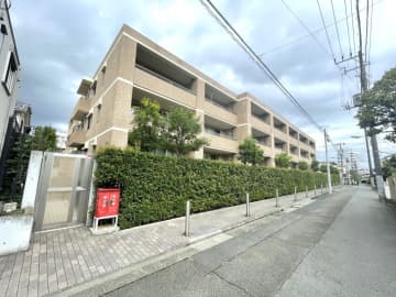パークハウス旗の台六丁目 3階｜「旗の台」駅徒歩7分。穏やかな街並みに寄り添う、旗の台の上質レジデンス。陽当たり良好な最上階・南西角住戸