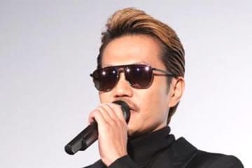 「正直、ナメてるなと思いました」EXILE・ATSUSHI　橋幸夫さん通夜参列で批判続出の“そっくり芸人”に語った「怒り」
