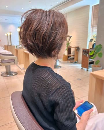 短すぎないから秋までOK！【40・50代】が大人可愛く垢抜ける「ショートボブ」