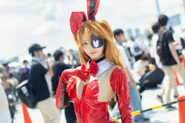 【写真特集】コミケで見つけた「エヴァ」コスプレイヤーを直撃！1.5ヶ月で3kg減量…気まずい“秘密”も