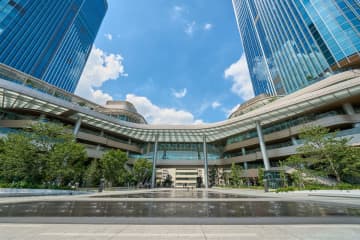 ルミネ史上最大「NEWoMan高輪」開業　東京駅から無料バス