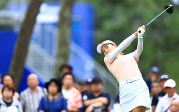 佐藤心結が国内メジャー初勝利へ首位浮上 桑木志帆、金澤志奈が3打差2位