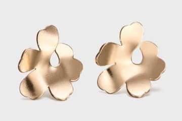 マリメッコ“ウニッコ柄着想”花型ミニペンダント＆ピアスが渋谷に、ジュエリーブランド・カレワラから