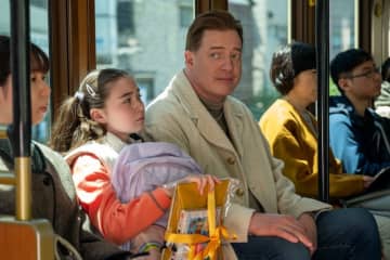早くもアカデミー賞ノミネートの呼び声！“最高の演技を披露”ブレンダン・フレイザー主演最新作『レンタル・ファミリー』