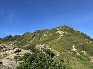 “南アルプスの女王” の異名を持つ「仙丈ヶ岳」 山頂からの「富士山＆北岳」ワンツー絶景！　1泊2日・登山レポ