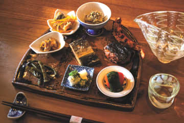墨田区で佳い酒とニクい肴が味わえる名店4選。蕎麦割烹やおでんなど、今宵は白のれんのその先へ