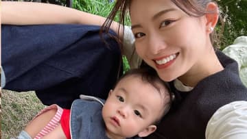 第2子妊娠中の蜂谷晏海 長男“ベビバーグ”お台場で海デビュー！井戸田潤に抱っこされ波打ち際でちゃぷちゃぷも「パパらぶで嬉しい」