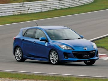 「SKYACTIV」の第二弾として登場した2011年仕様のマツダ アクセラ【10年ひと昔の新車】
