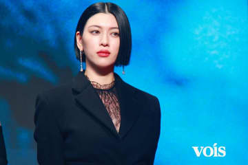 三吉彩花、クールな黒のセットアップで「今際の――」イベに登場　流暢な英語でメッセージも