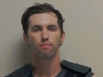 米保守活動家射殺、事件から３３時間で容疑者拘束　調べに対し黙秘