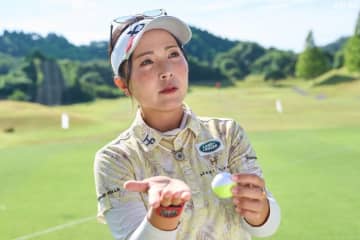 6位で決勝R進出の青木瀬令奈　推奨する“ツートンカラーボール”の独自練習法とは？