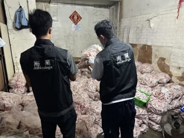 マカオ税関が運び屋向け密輸品供給拠点摘発…冷凍鶏もみじ約2500キロ発見