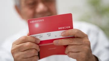 「どうなってるんだ…」大企業部長〈貯蓄6,000万円〉〈年金月35万円〉で余裕の老後も、10年後に露呈した「異様な通帳残高」【CFPが解説】